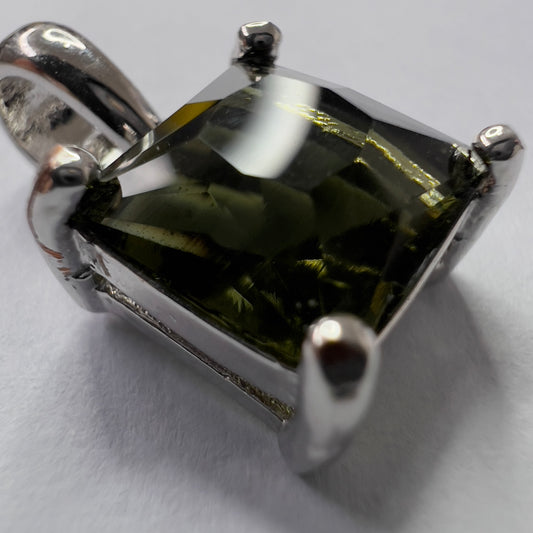 Faceted Moldavite "Square" cut pendant - 3.09ct
