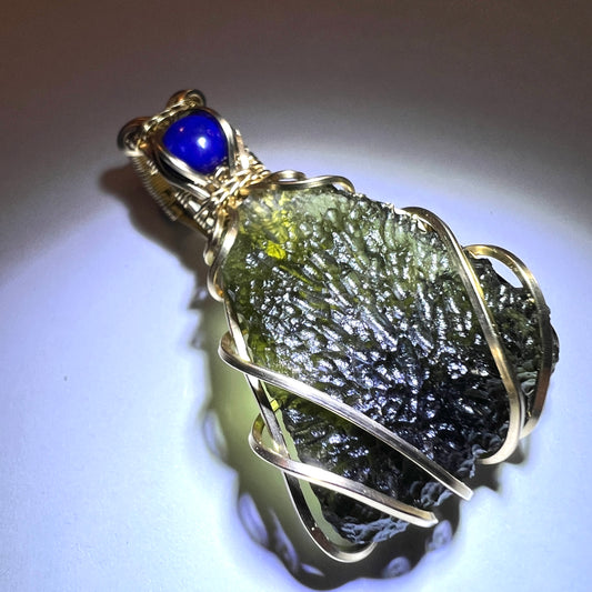 4.75g Gold Moldavite pendant - Lapis Lazuli.