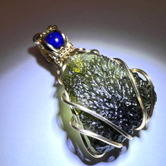 4.75g Gold Moldavite pendant - Lapis Lazuli.