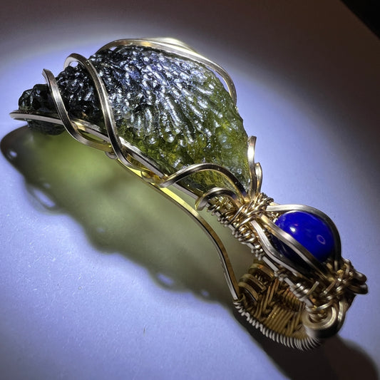 4.75g Gold Moldavite pendant - Lapis Lazuli.