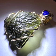 4.75g Gold Moldavite pendant - Lapis Lazuli.