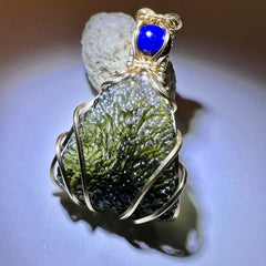 4.75g Gold Moldavite pendant - Lapis Lazuli.