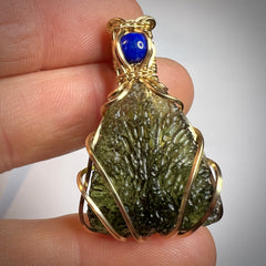 4.75g Gold Moldavite pendant - Lapis Lazuli.