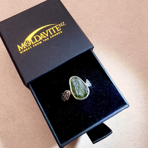 Heart Band Sterling Silver Moldavite Ring | Size 7 | Chlum