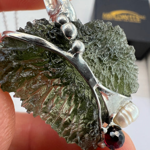 Moldavite Necklace 2.6g Maly Chlum