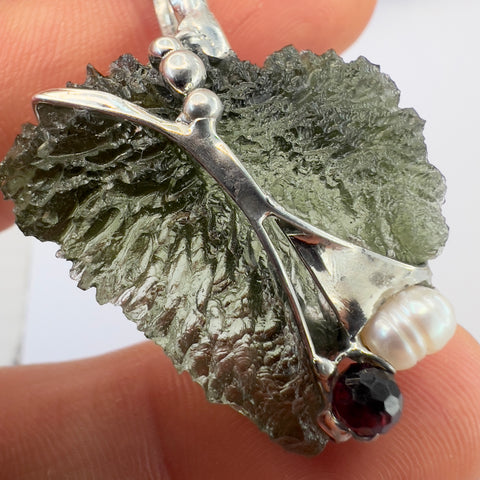 Moldavite Necklace 2.6g Maly Chlum