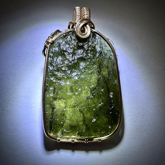 3.06g Gold & Moldavite pendant