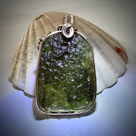 3.06g Gold/Moldavite pendant