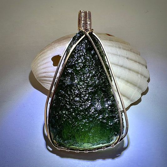 11.48g Gold/Moldavite pendant