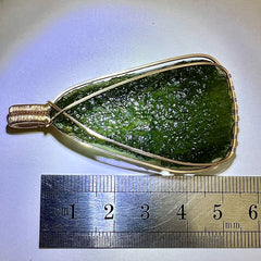 11.48g Gold/Moldavite pendant