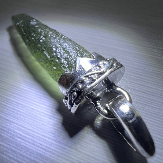 Elegant Moldavite Pendant – Ornate Cap Set in 925 Sterling Silver