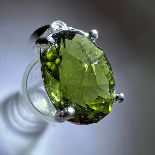 Faceted Moldavite pendant - Oval cut 4.39 carat.