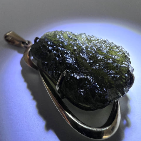 Elegant Gold/Moldavite Pendant - Solid 14k Gold.