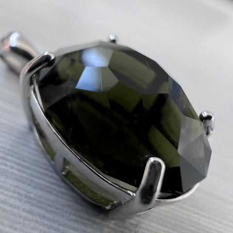 Exquisite Oval-Cut Faceted Moldavite Pendant — 6.99 ct