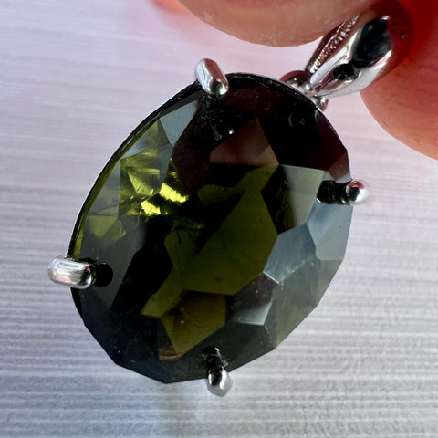 Exquisite Oval-Cut Faceted Moldavite Pendant — 6.99 ct