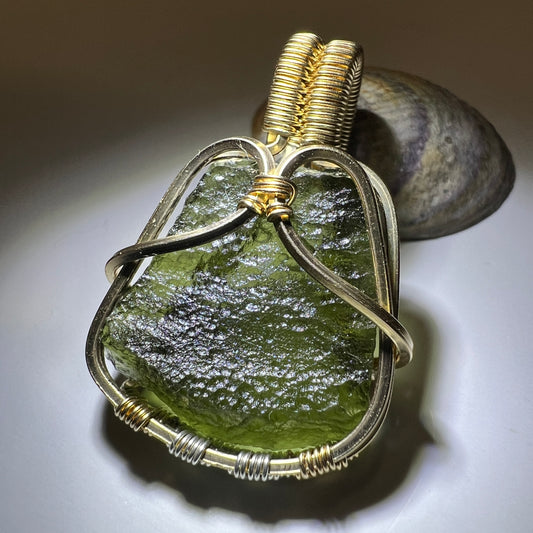 2.6g Gold/Moldavite pendant