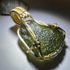 2.6g Gold/Moldavite pendant