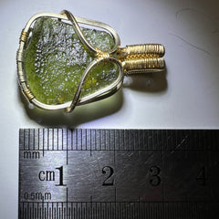 2.6g Gold/Moldavite pendant