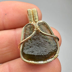 2.6g Gold/Moldavite pendant