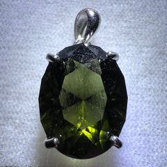 Exquisite Oval-Cut Moldavite Pendant — 7.29 ct