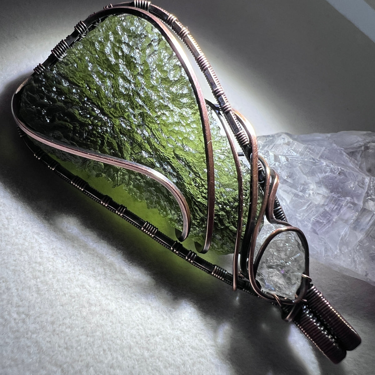 Moldavite pendant benefits