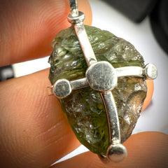 Moldavite pendant benefits