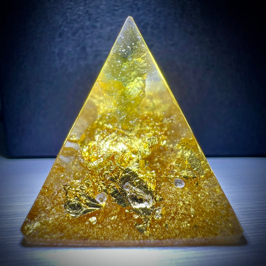 Moldavite Orgone Generator Pyramid – 18mm