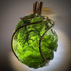 8.8 g “Lakovka” Moldavite Pendant — Chlum Origin, 14 k Gold