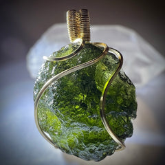 8.8 g “Lakovka” Moldavite Pendant — Chlum Origin, 14 k Gold