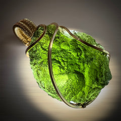 8.8 g “Lakovka” Moldavite Pendant — Chlum Origin, 14 k Gold
