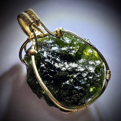 8.8 g “Lakovka” Moldavite Pendant — Chlum Origin, 14 k Gold