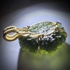 9.6g Chlum Moldavite Pendant in 14k Gold