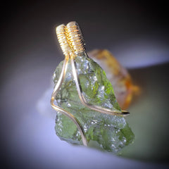 1.7g Moldavite/Gold pendant