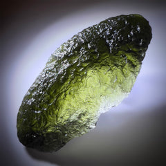 Majestic Moldavite Specimen – 20.13g, Marouškový Pole