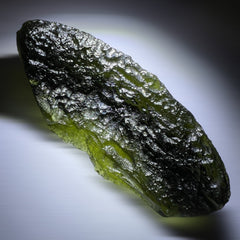 Majestic Moldavite Specimen – 20.13g, Marouškový Pole