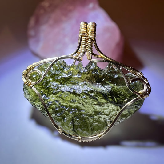 3.93g Gold/Moldavite pendant
