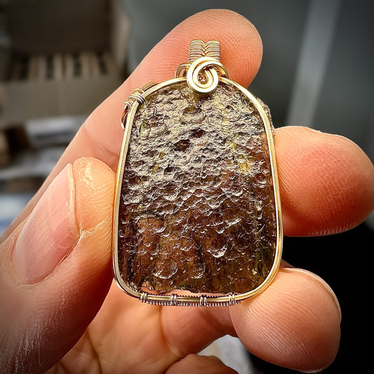 3.06g Gold/Moldavite pendant