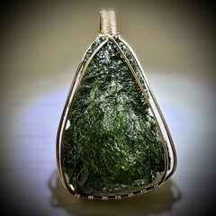 11.48g Gold/Moldavite pendant