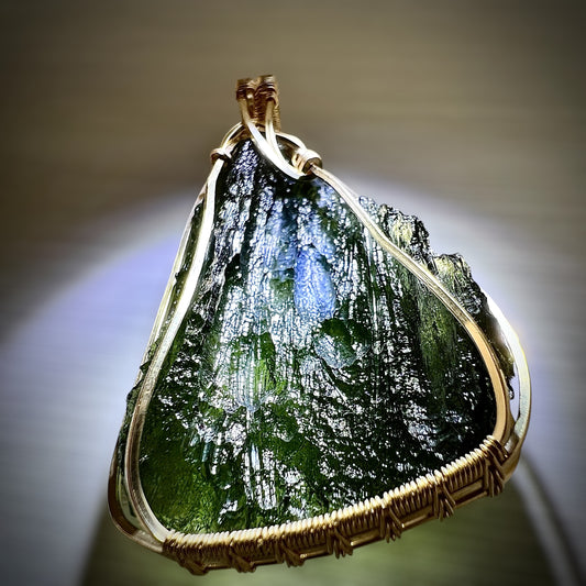 11.48g Gold/Moldavite pendant