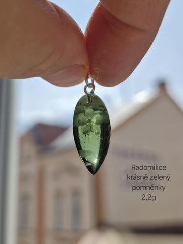 Beautiful Green Pendulum (1.7g) Forget-Me-Not Motif
