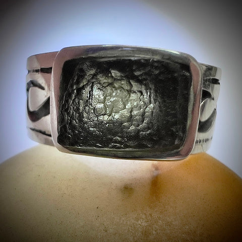 Moldavite Ring in Sterling Silver – Size 8 | 0.8g | Chlum