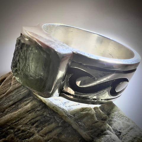 Moldavite Ring in Sterling Silver – Size 8 | 0.8g | Chlum
