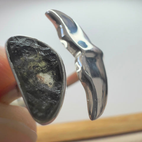 Sterling Silver Moldavite Whale Ring - Size 5.5 | 0.35g | Chlum