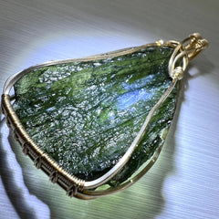 11.48g Gold/Moldavite pendant