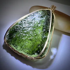11.48g Gold/Moldavite pendant