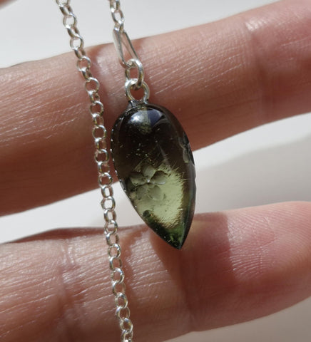 1.7g Light Green Moldavite Pendulum – Trebanice | Forget-Me-Not Flower Design by Pavlína Cambalová (Copy)
