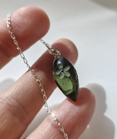 1.7g Light Green Moldavite Pendulum – Trebanice | Forget-Me-Not Flower Design by Pavlína Cambalová (Copy)