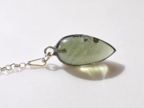 1.7g Light Green Moldavite Pendulum – Trebanice | Forget-Me-Not Flower Design by Pavlína Cambalová (Copy)